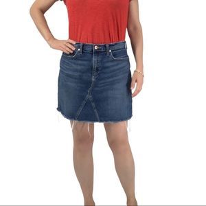 Distressed denim miniskirt Silver Jeans Co size 10.